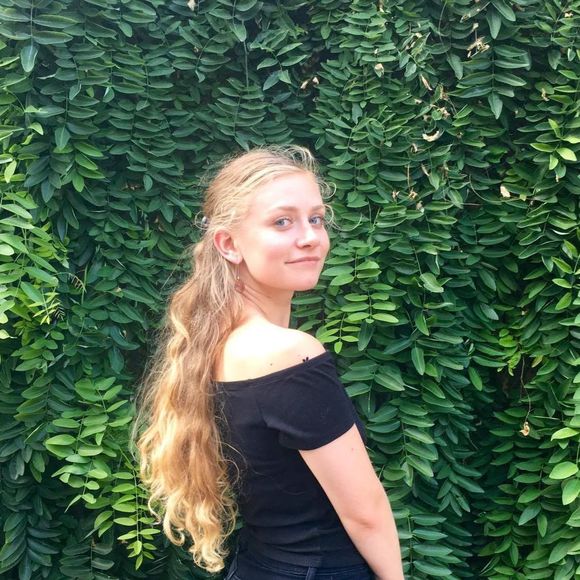 Meet your Posher, Briana - Picture 1 of 1